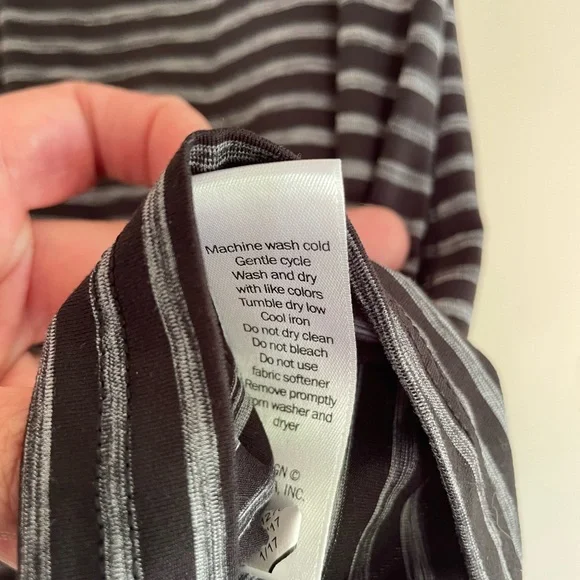 Athleta Chi high neck Racerback black grey tank top Size Small - Picture 5 of 5